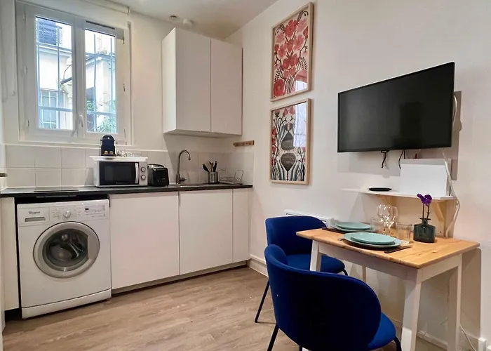 Fully Equipped Studio At 3 Mins From Metro