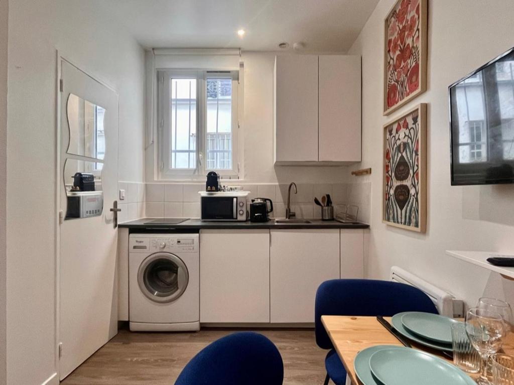 Fully Equipped At 3 Mins From Metro * Parijs
