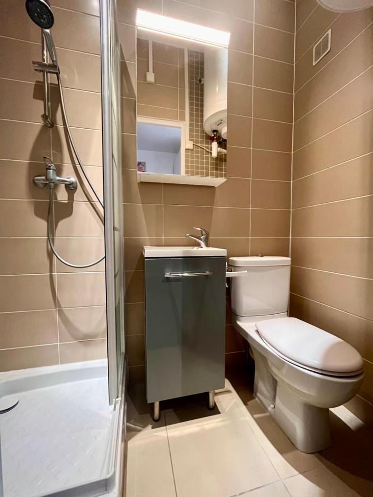 Fully Equipped At 3 Mins From Metro Appartement Parijs