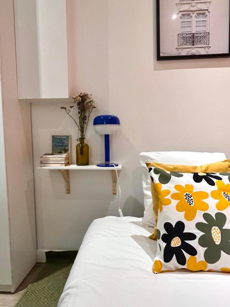 Fully Equipped At 3 Mins From Metro * Parijs