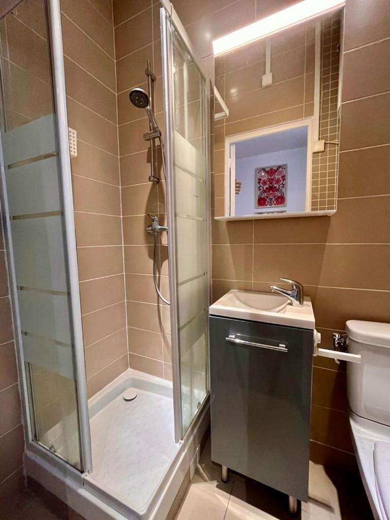 Fully Equipped At 3 Mins From Metro Parijs